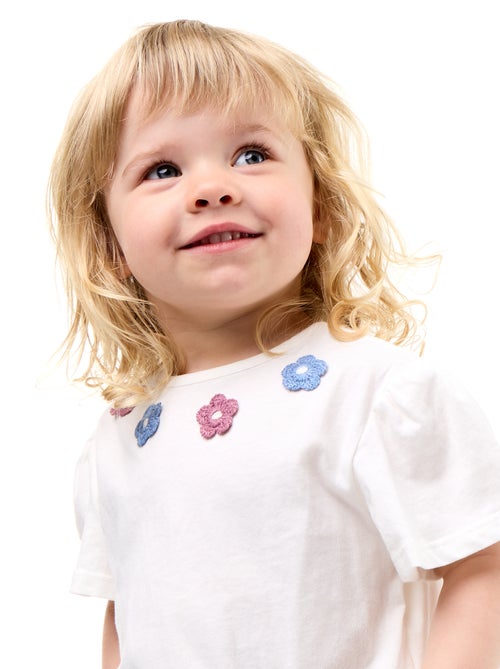T-shirt a maniche corte con ricami e orlo a balze - Kiabi