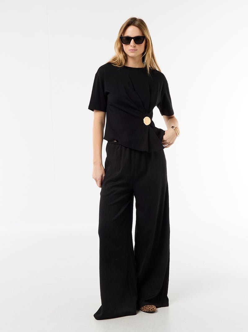 T-shirt a maniche corte drappeggiato con dettaglio gioiello Nero - Kiabi