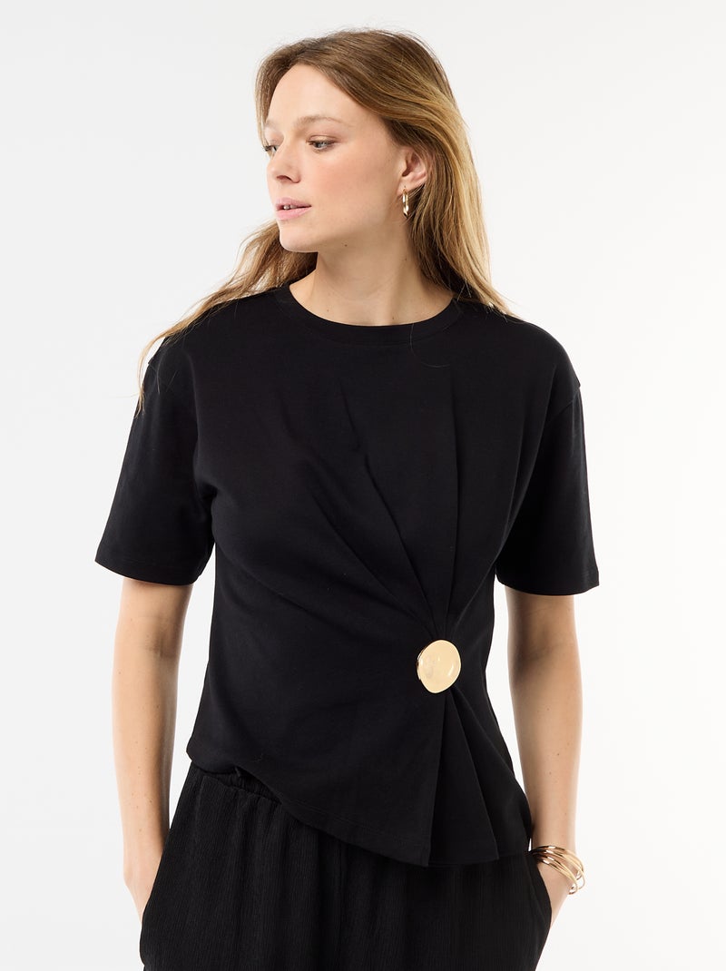 T-shirt a maniche corte drappeggiato con dettaglio gioiello Nero - Kiabi
