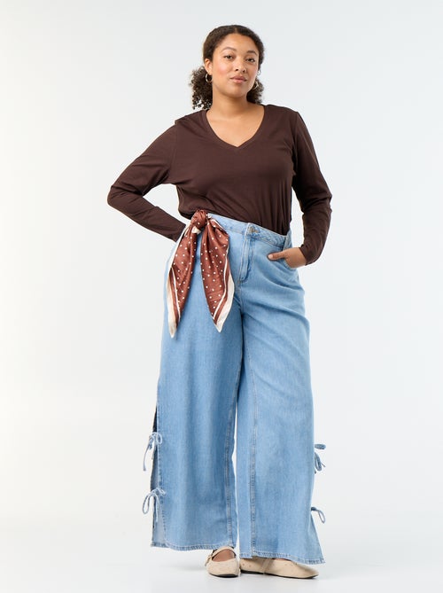 T-shirt a maniche lunghe con scollo a V - Kiabi T-shirt a maniche lunghe con scollo a V - Kiabi