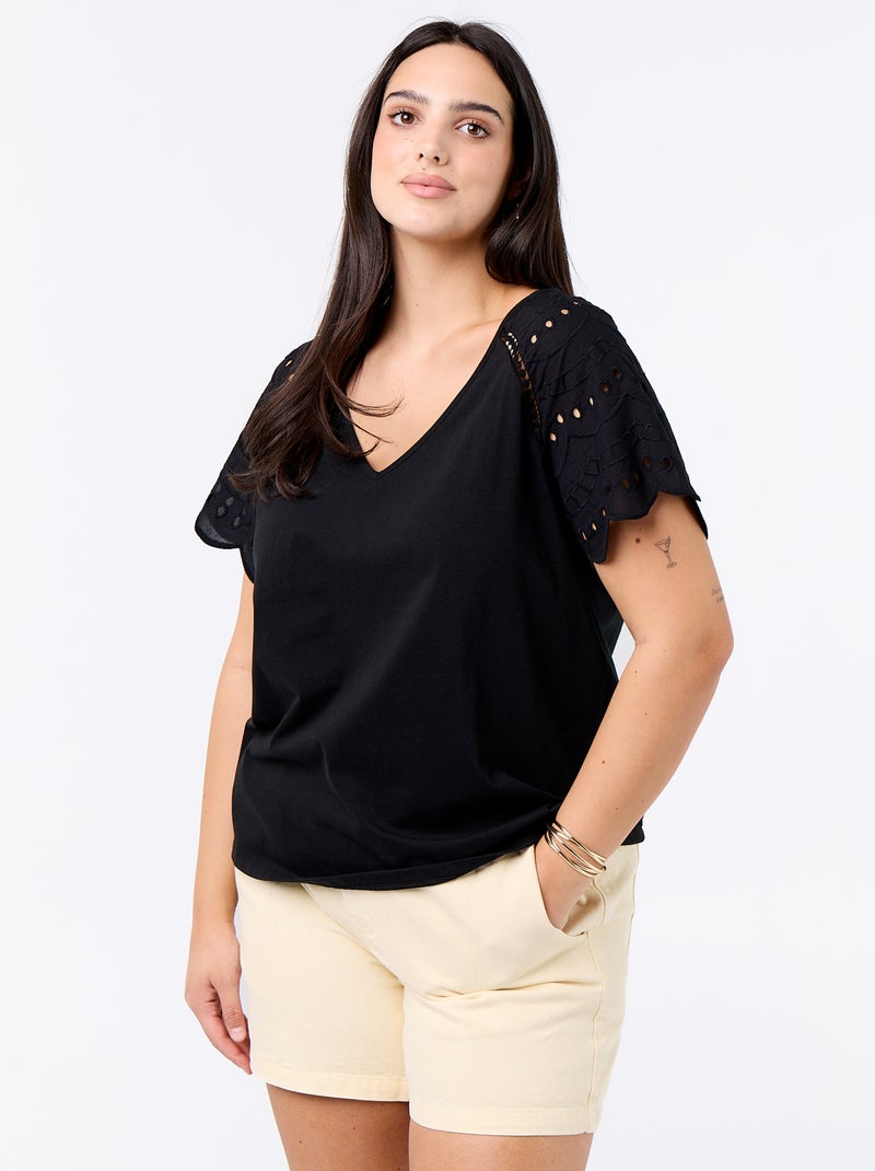T-shirt a tinta unita con ricami sulle maniche Nero - Kiabi