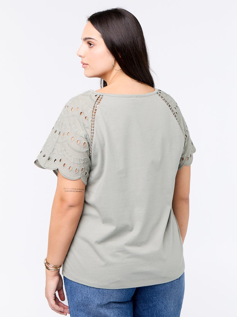 T-shirt a tinta unita con ricami sulle maniche Verde - Kiabi