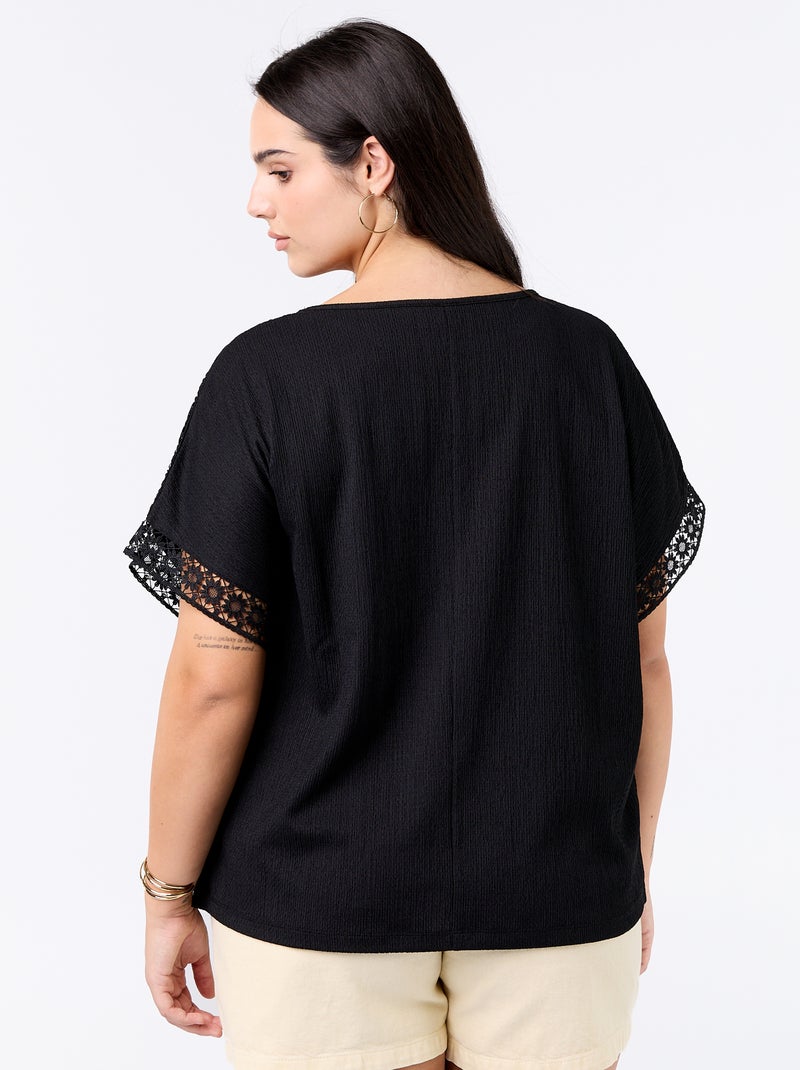 T-shirt a tinta unita con ricamo e macramè sulle maniche Nero - Kiabi