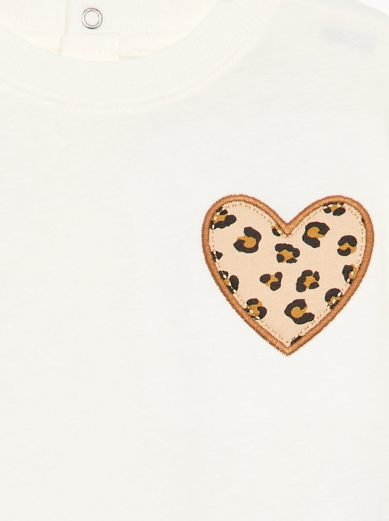 T-shirt avec patch 'cœur' à la poitrine Blanc - Kiabi
