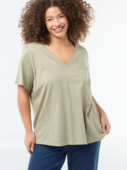 T-shirt basico a maniche corte e scollo a V - Kiabi T-shirt basico a maniche corte e scollo a V - Kiabi