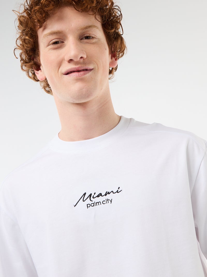 T-shirt col rond avec broderie contrastante Blanc - Kiabi