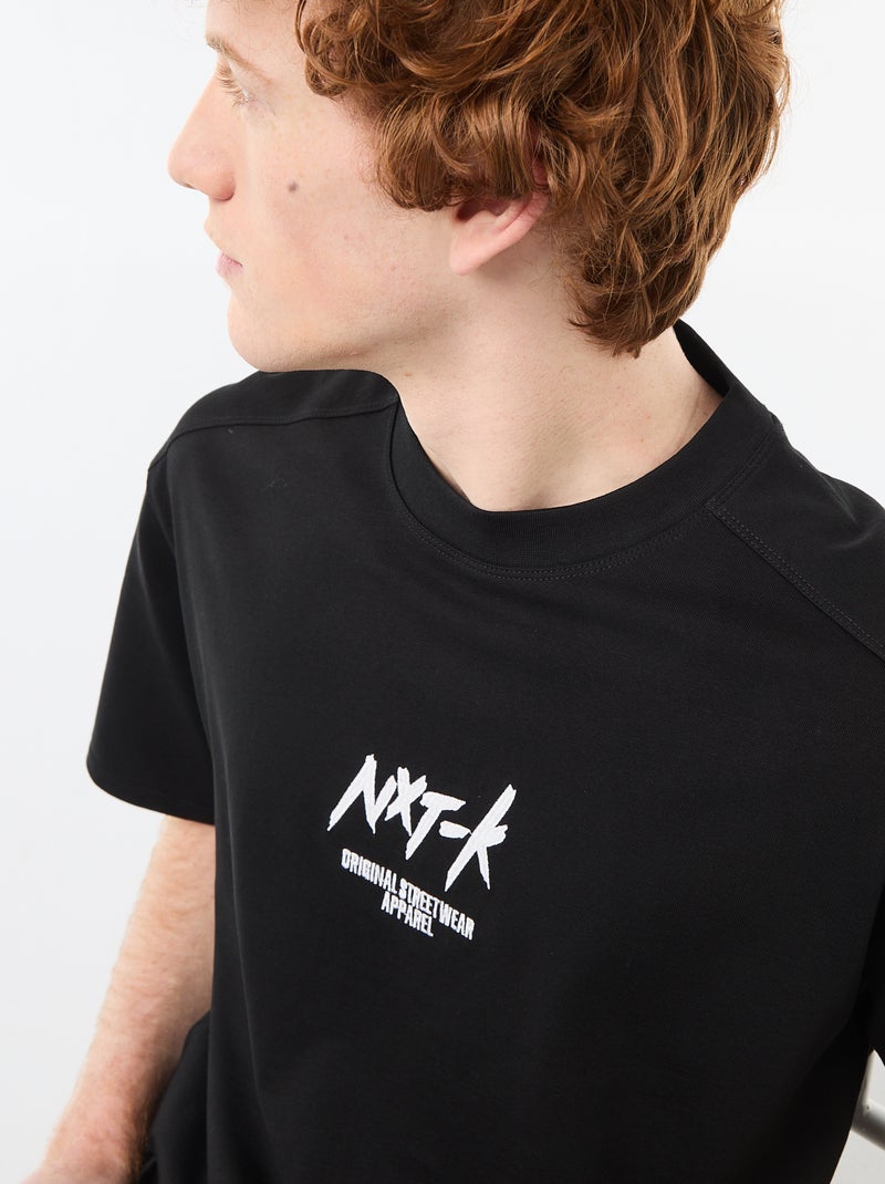 T-shirt col rond avec broderie contrastante Noir - Kiabi