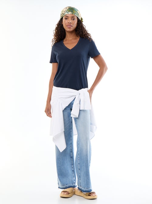 T-shirt con scollo a V - Kiabi T-shirt con scollo a V - Kiabi