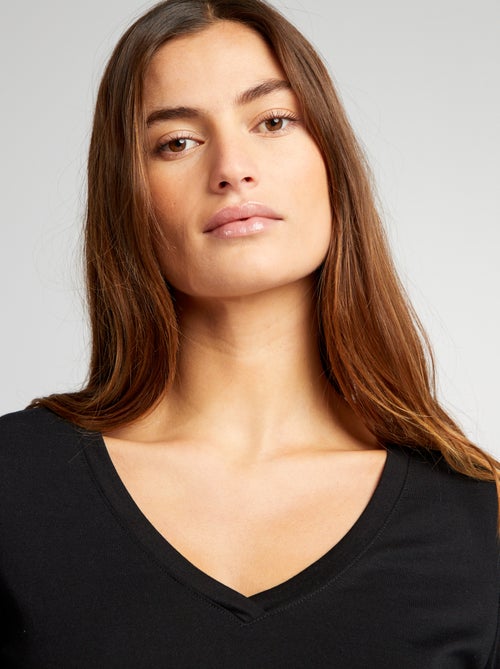 T-shirt con scollo a V - Kiabi T-shirt con scollo a V - Kiabi