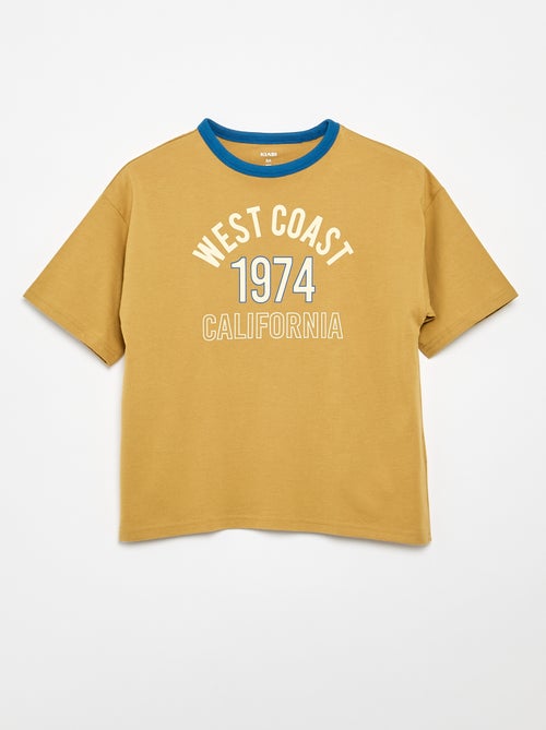 T-shirt con stampa fantasia a maniche corte con profili a contrasto - Kiabi T-shirt con stampa fantasia a maniche corte con profili a contrasto - Kiabi