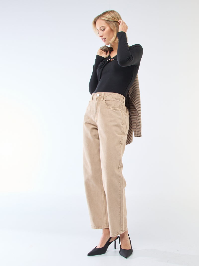 T-shirt côtelé avec bijoux fantaisie devant Noir - Kiabi