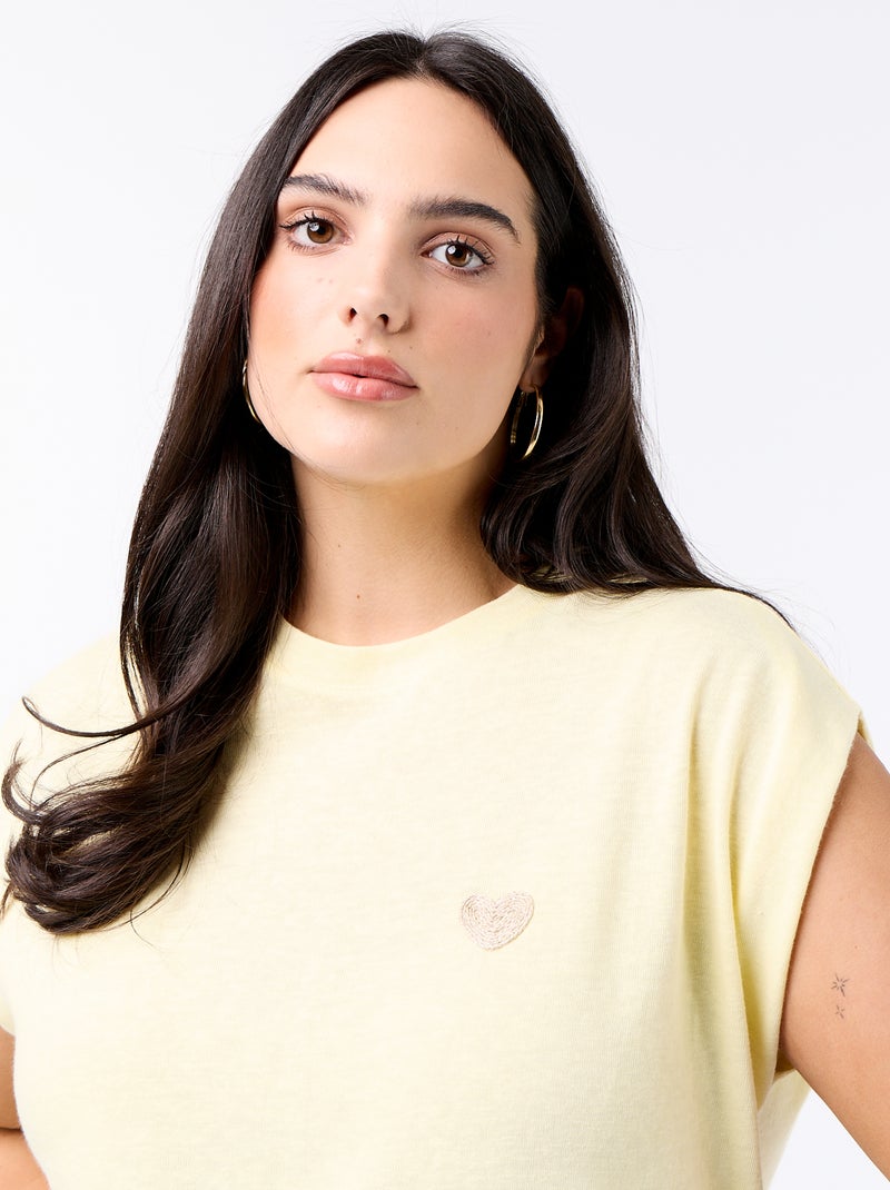 T-shirt en jersey sans manches avec petite broderie poitrine Jaune - Kiabi