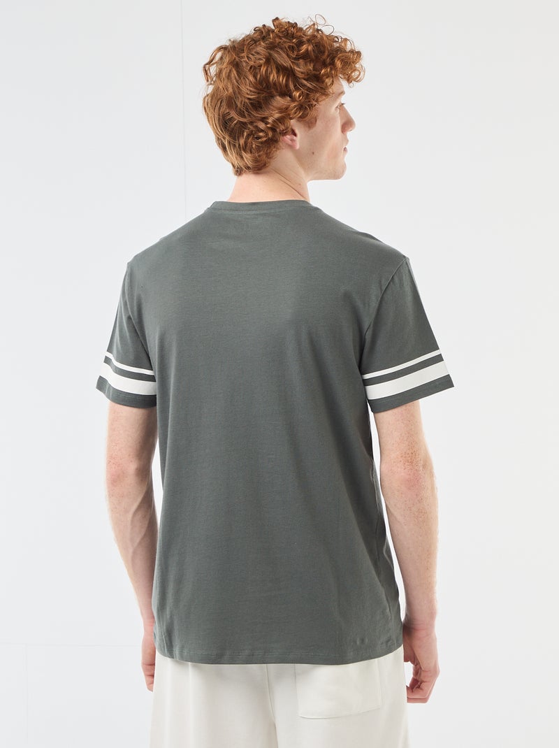 T-Shirt 'One Piece' aus unifarbener Baumwolle mit gestreiften Ärmeln Khaki - Kiabi