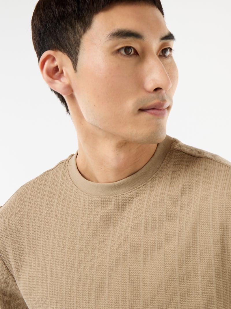 T-shirt uni à manches courtes en maille fantaisie Beige - Kiabi