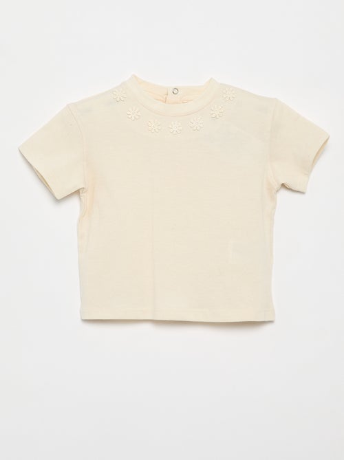 T-shirt uni avec fleurs fantaisies au col - Kiabi
