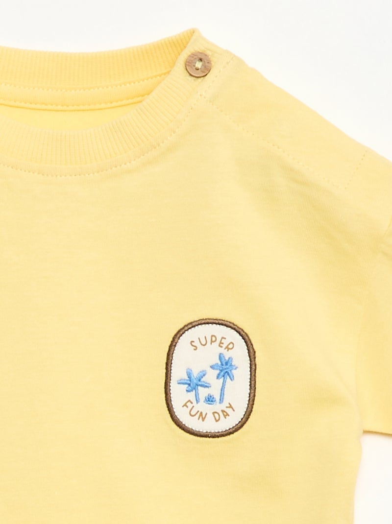 Tee-shirt avec broderie sur poitrine Jaune - Kiabi