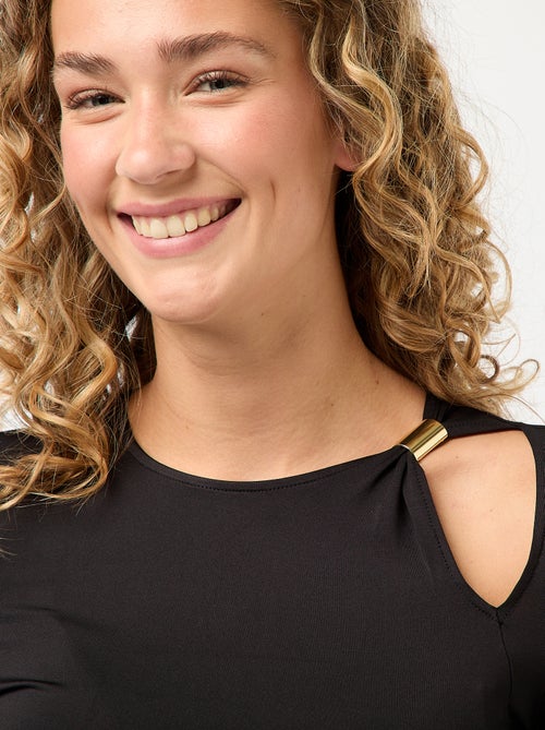 Tee-shirt cintré avec détail doré - Kiabi