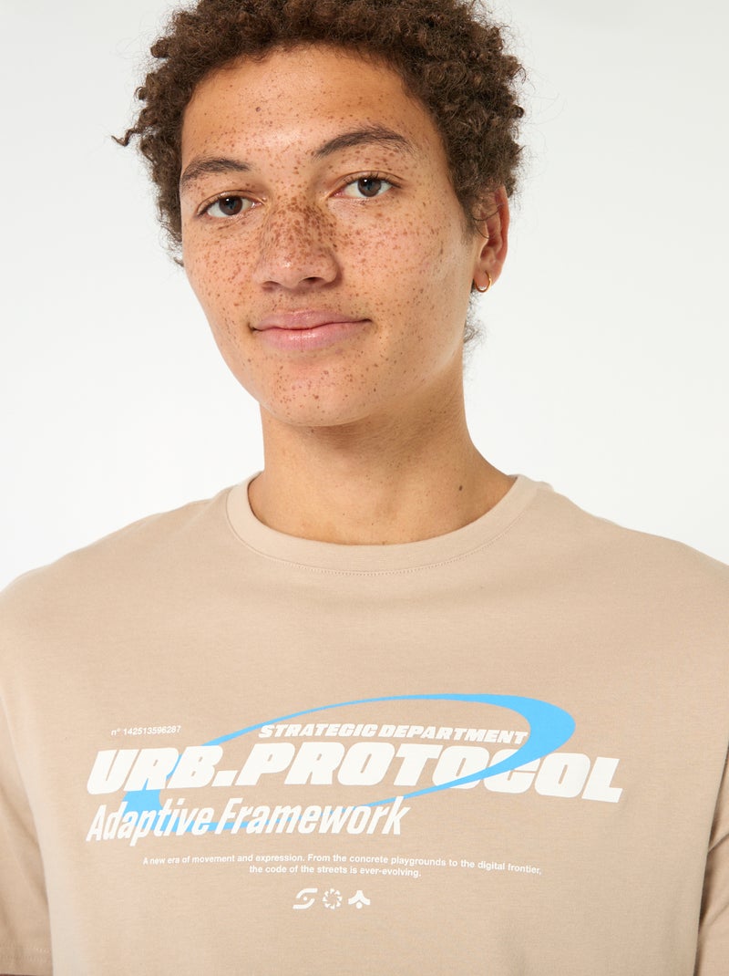 Tee-shirt en coton imprimé à manches courtes Beige - Kiabi