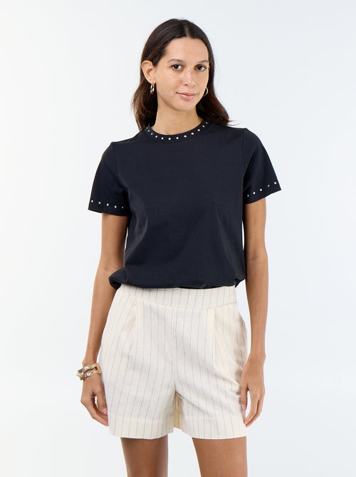 Tee-shirt en jersey avec clous au col et aux manches - Kiabi