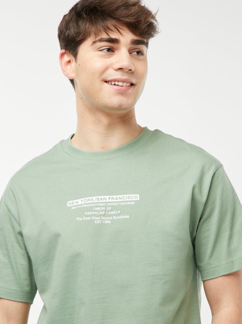 Tee-shirt imprimé poitrine - Kiabi