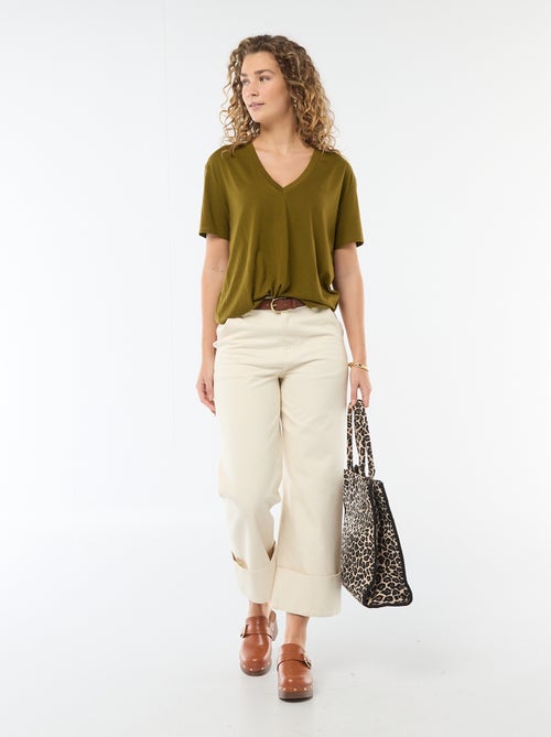 Tee-shirt manches courtes avec encolure en V - Kiabi Tee-shirt manches courtes avec encolure en V - Kiabi