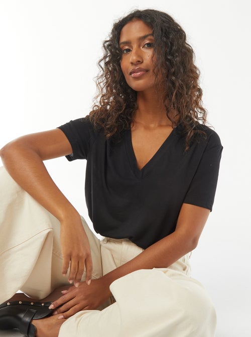 Tee-shirt manches courtes avec encolure en V - Kiabi