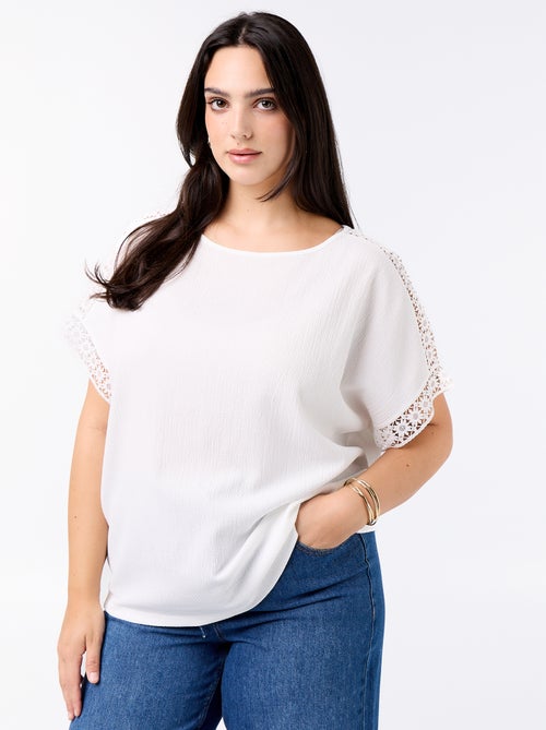 Tee-shirt uni avec broderie et macramé aux manches - Kiabi