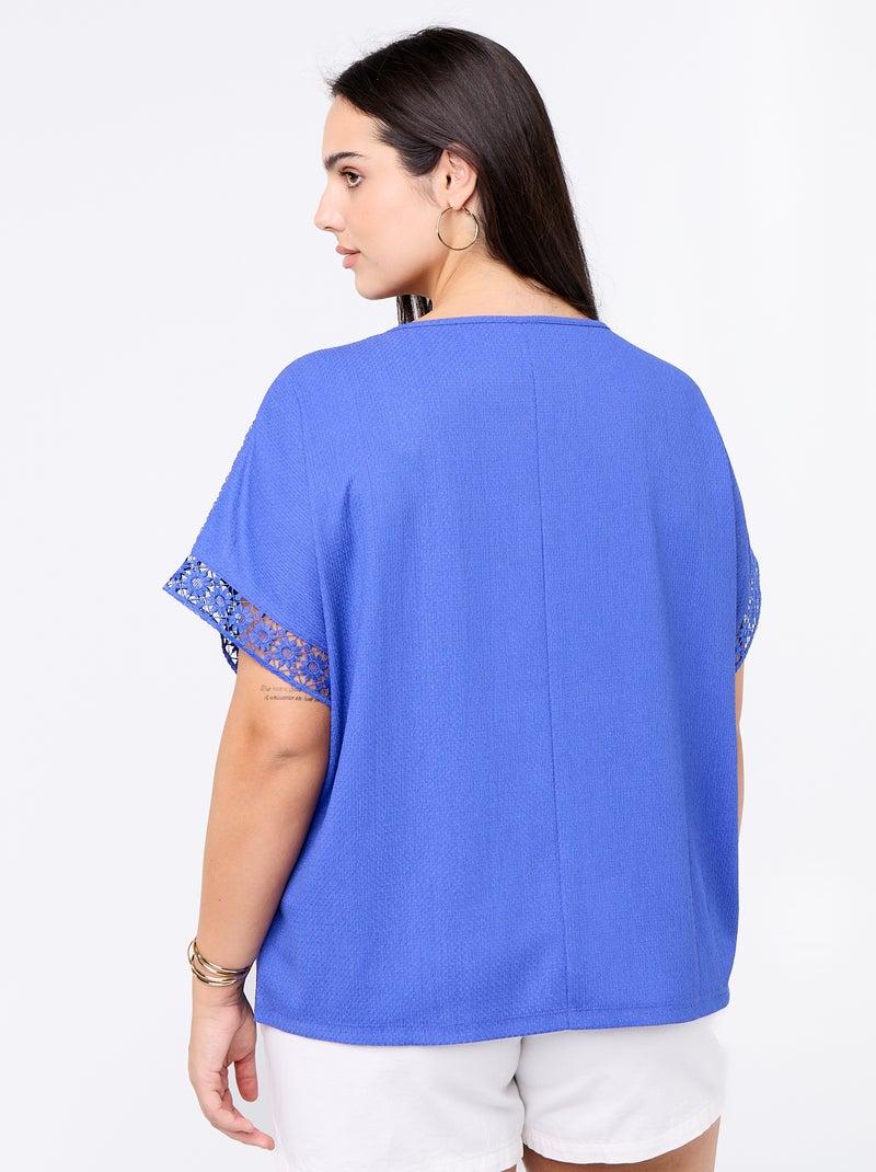 Tee-shirt uni avec broderie et macramé aux manches Bleu - Kiabi