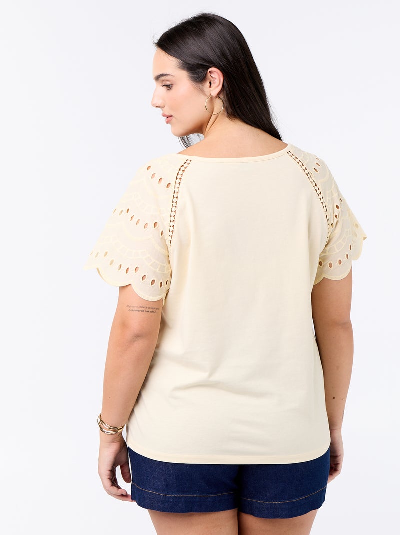 Tee-shirt uni avec broderies sur les manches Beige - Kiabi