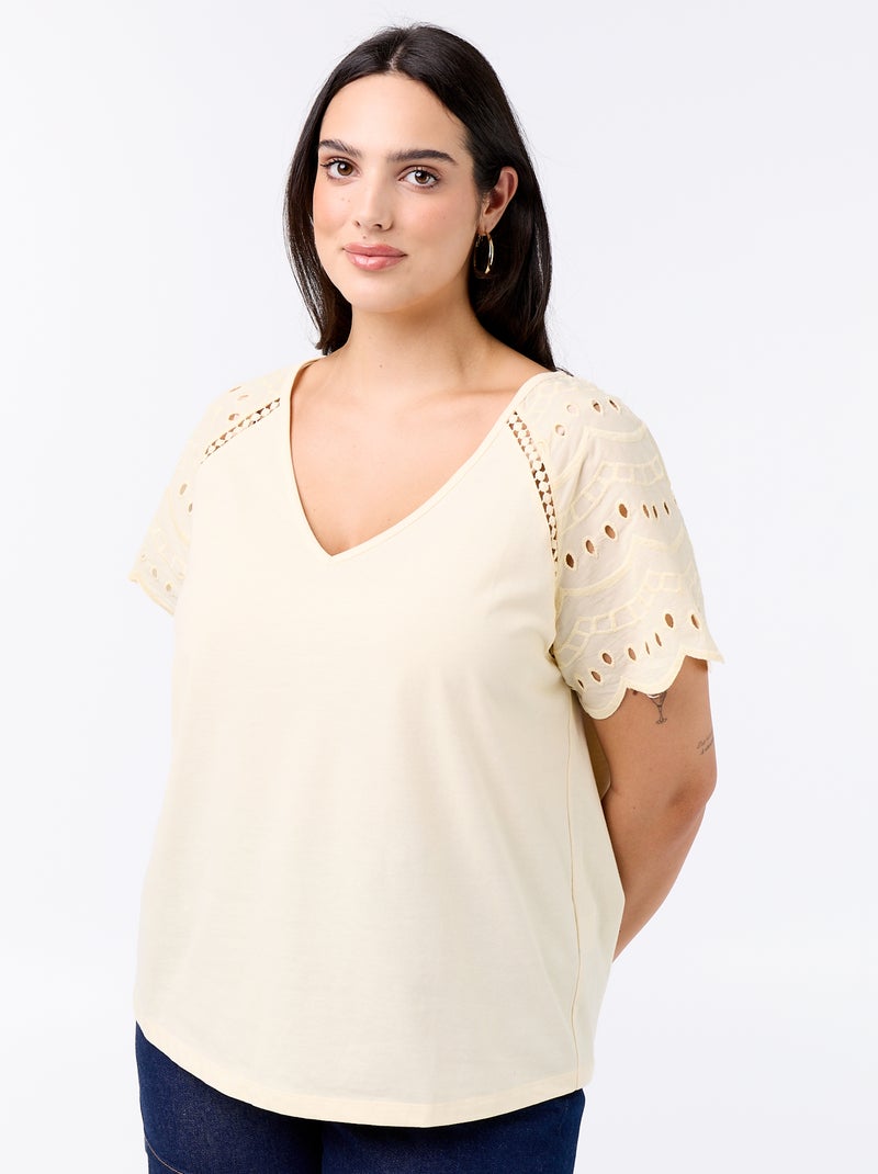 Tee-shirt uni avec broderies sur les manches Beige - Kiabi