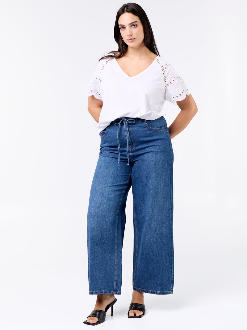 Tee-shirt uni avec broderies sur les manches Blanc - Kiabi