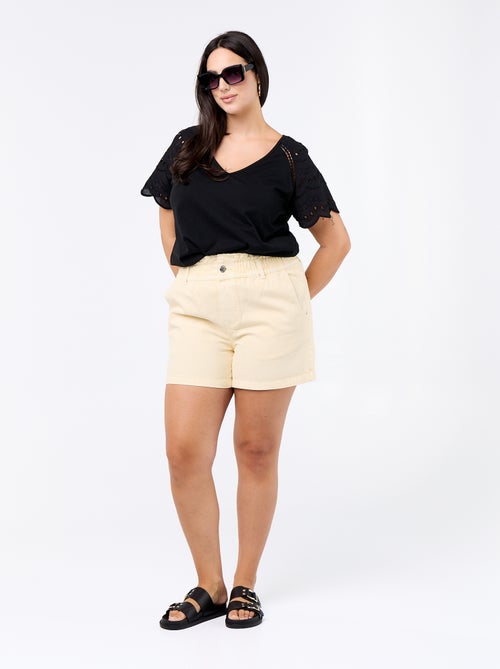 Tee-shirt uni avec broderies sur les manches - Kiabi