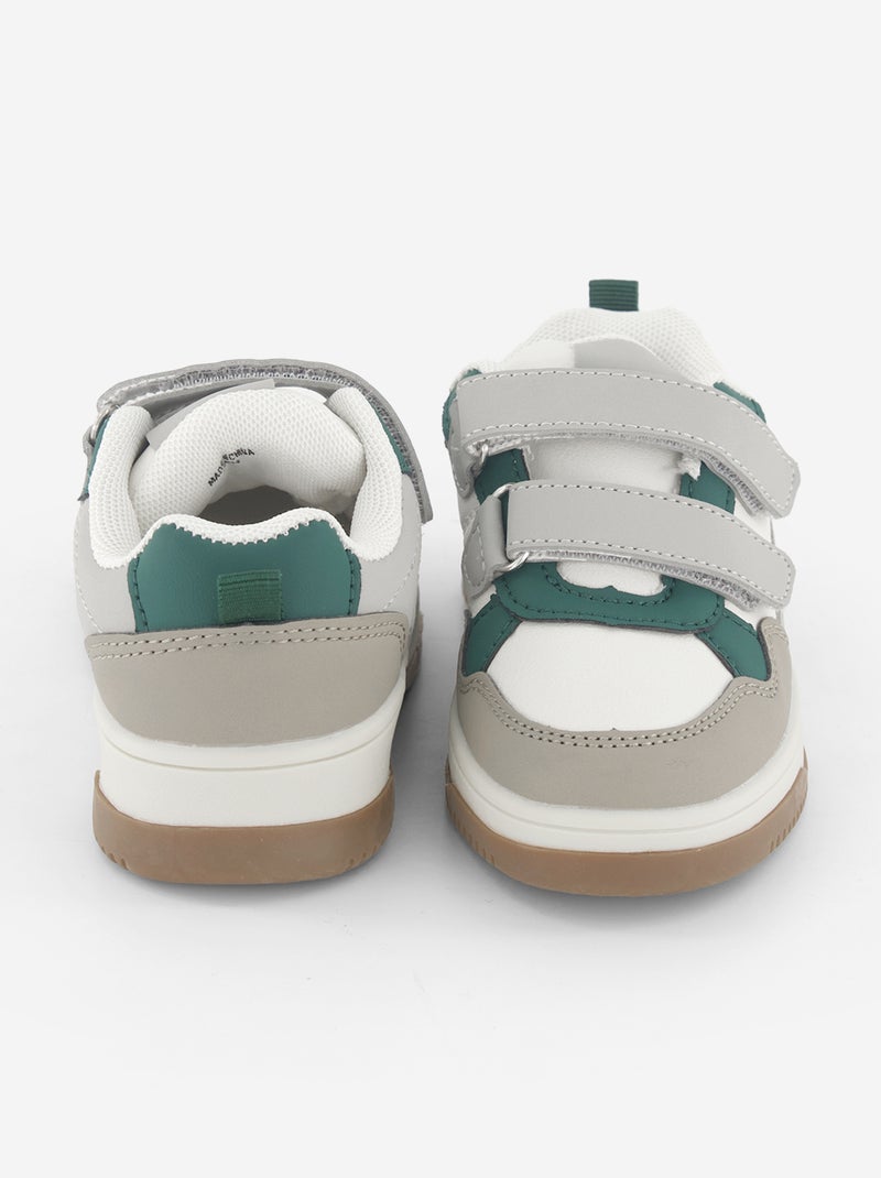 Tiefe Sneakers aus Kunstleder Gris - Kiabi