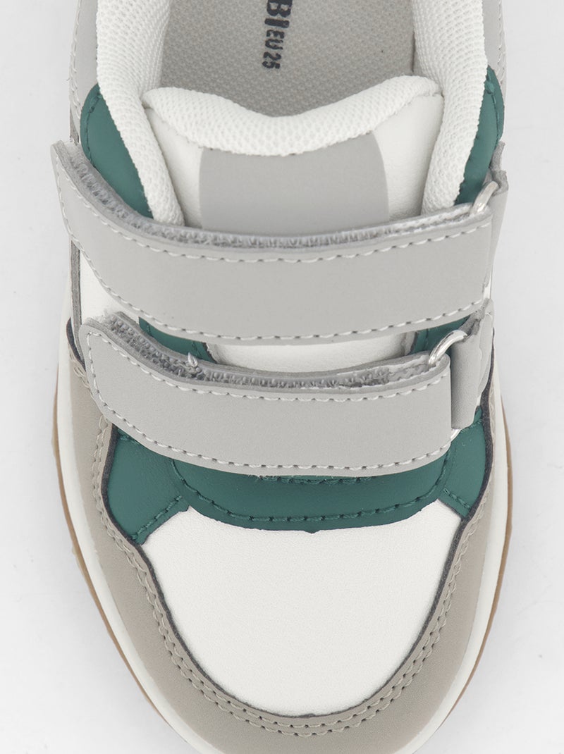 Tiefe Sneakers aus Kunstleder Gris - Kiabi