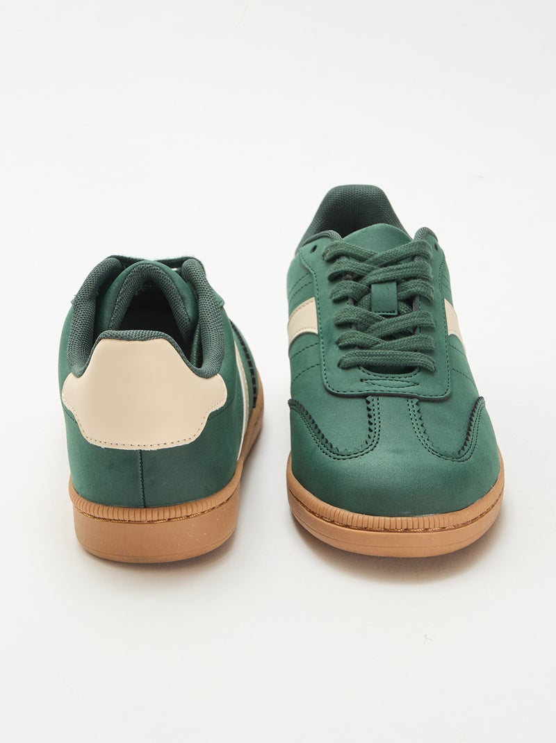 Tiefe Sneakers mit Kontrasteinsätzen Grün - Kiabi