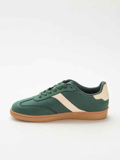 Tiefe Sneakers mit Kontrasteinsätzen - Kiabi
