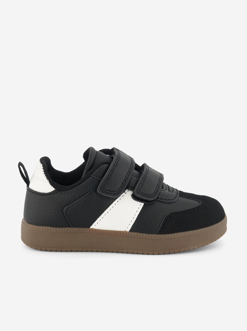 Tiefe Sneakers mit Kontrasteinsätzen Schwarz - Kiabi