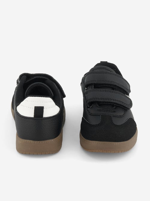 Tiefe Sneakers mit Kontrasteinsätzen - Kiabi