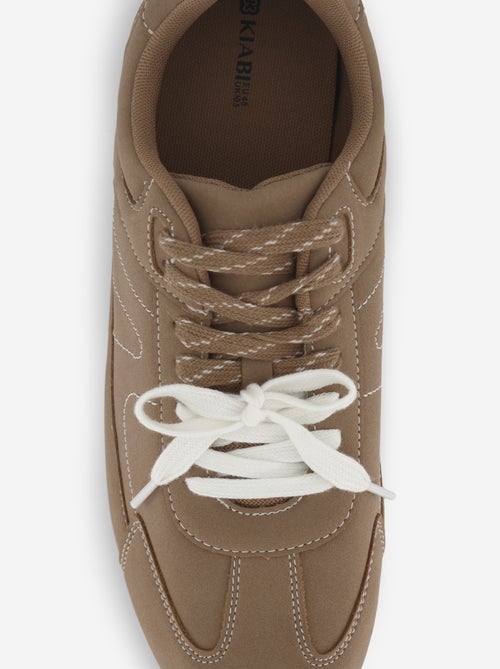 Tiefe Sneakers mit zweifarbigen Schn?rsenkeln - Kiabi