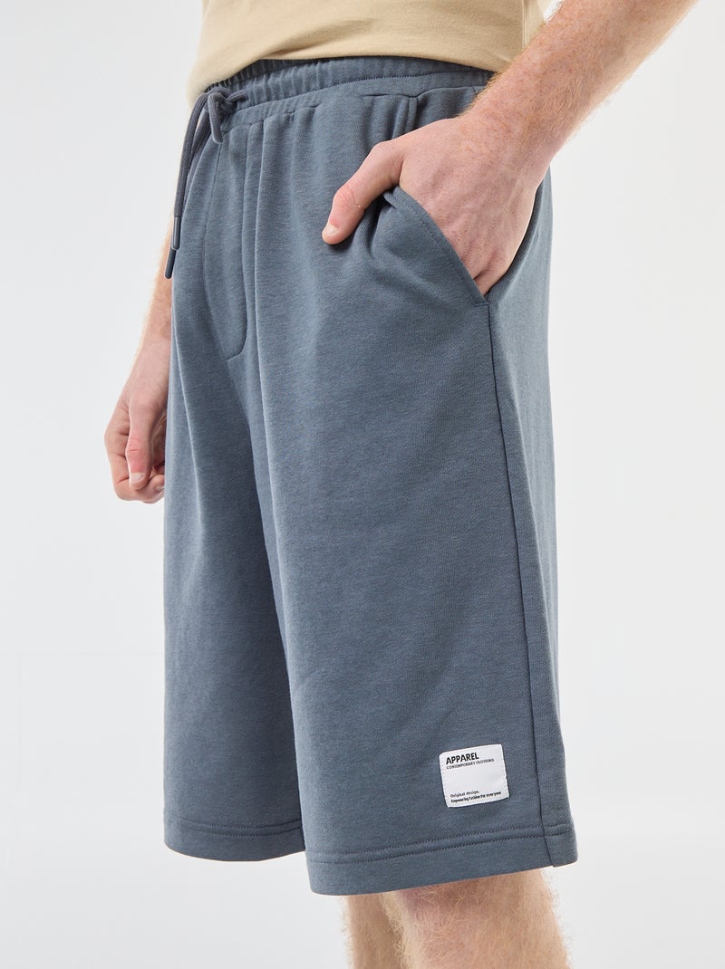 Unifarbenes Baumwoll-Short mit Patch Grau - Kiabi