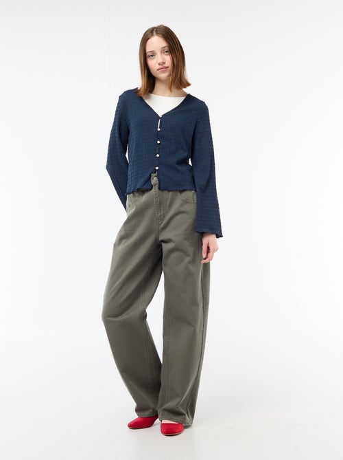V-Neck Waffle Knit Top with Gold Buttons - Kiabi V-Neck Waffle Knit Top with Gold Buttons - Kiabi