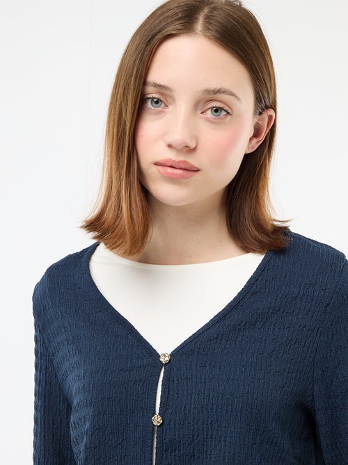 V-Neck Waffle Knit Top with Gold Buttons - Kiabi V-Neck Waffle Knit Top with Gold Buttons - Kiabi