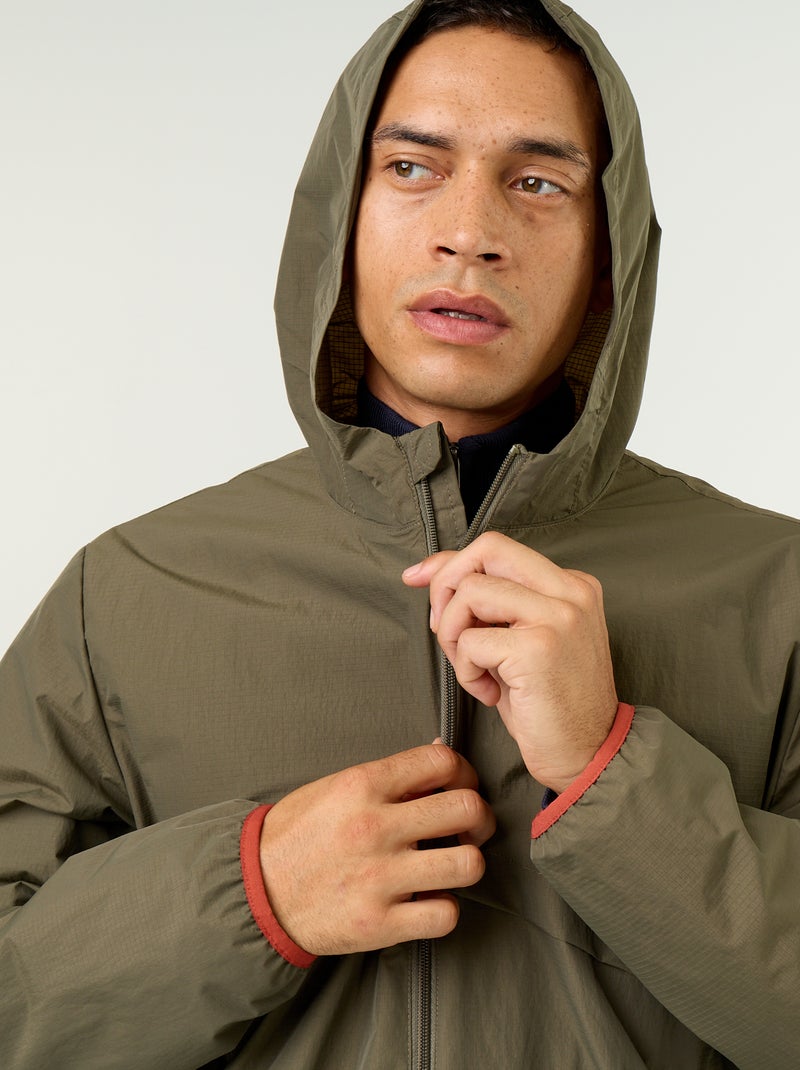 Wasserabweisende Kapuzen-Windjacke Kaki - Kiabi