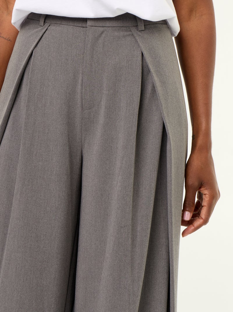 Weite High-Waist Bundfaltenhose Gris - Kiabi