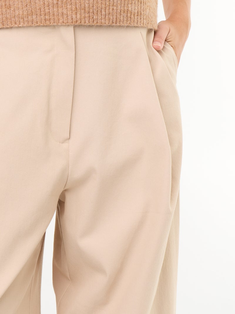 Weite Hose mit elastischem Beinabschluss Beige - Kiabi