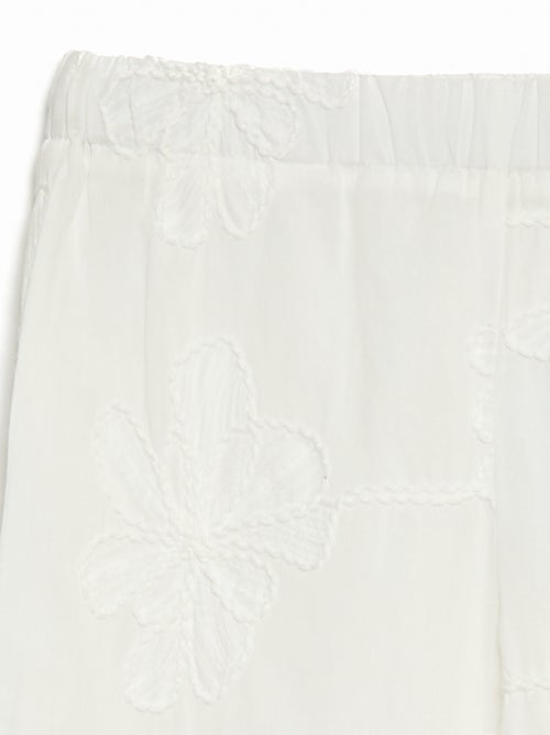 Weite Hose mit Stickereien - Kiabi