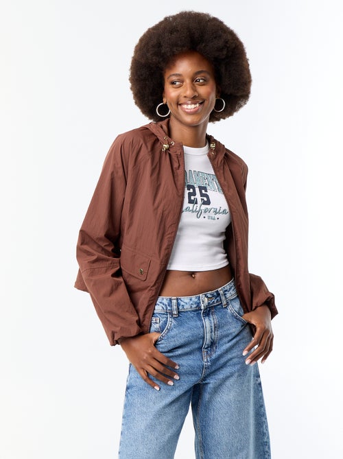 Windbreaker-Jacke mit Kapuze und Pattentaschen - Kiabi