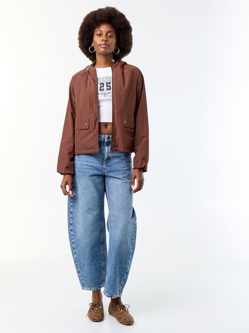 Windbreaker-Jacke mit Kapuze und Pattentaschen - Kiabi