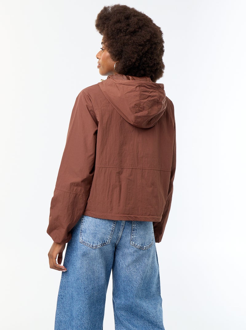 Windbreaker-Jacke mit Kapuze und Pattentaschen Braun - Kiabi
