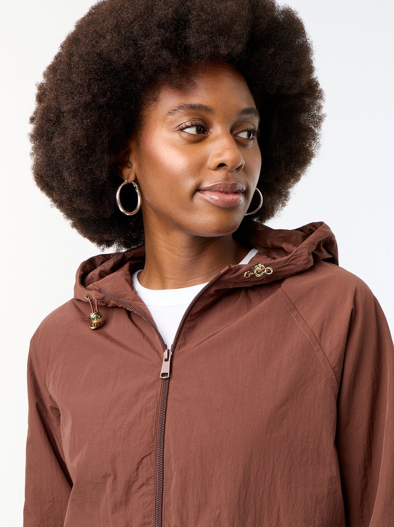 Windbreaker-Jacke mit Kapuze und Pattentaschen Braun - Kiabi